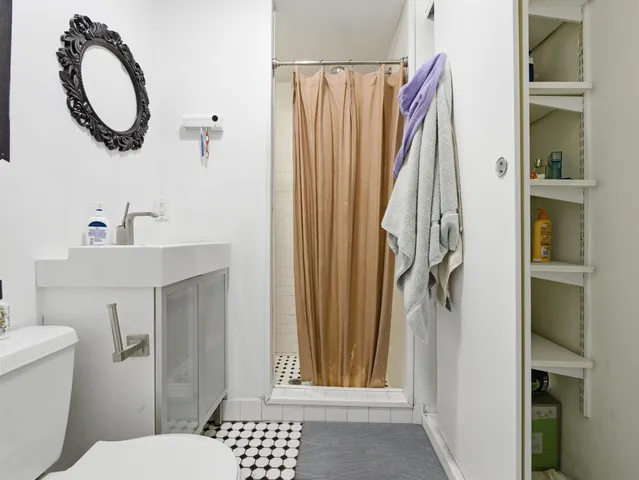 $1,800 | 158 New York Avenue, Unit 1, Jersey City, NJ 07307