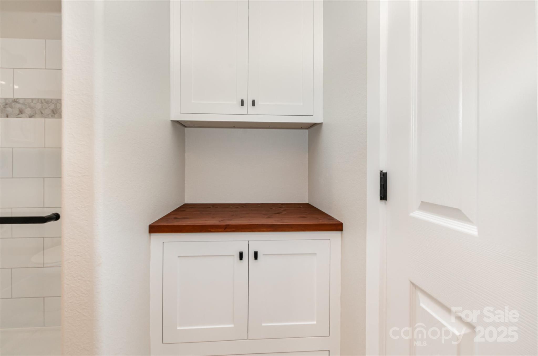 1124 Culver Spring Way Charlotte, NC 28215 - Photo 18 of 32 a utility room with dryer and washer