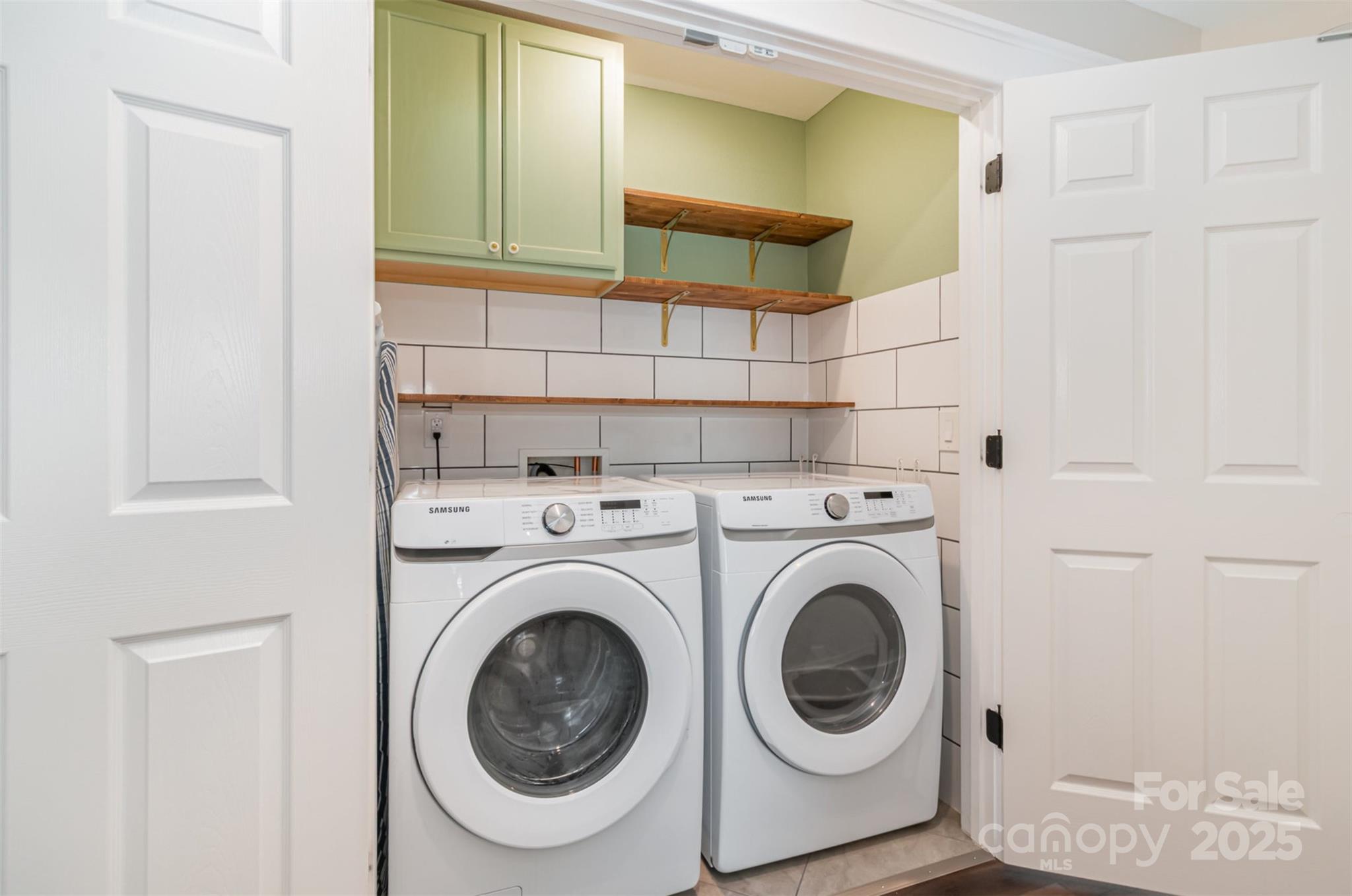 1124 Culver Spring Way Charlotte, NC 28215 - Photo 26 of 32 a utility room with dryer and washer