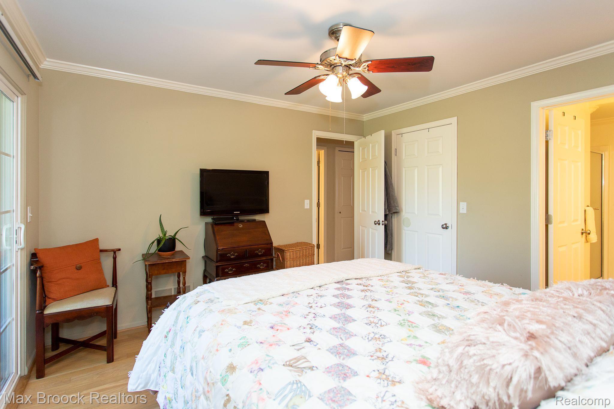 33552 Utica Road, Unit 19 Fraser, MI 48026 - Photo 23 of 38