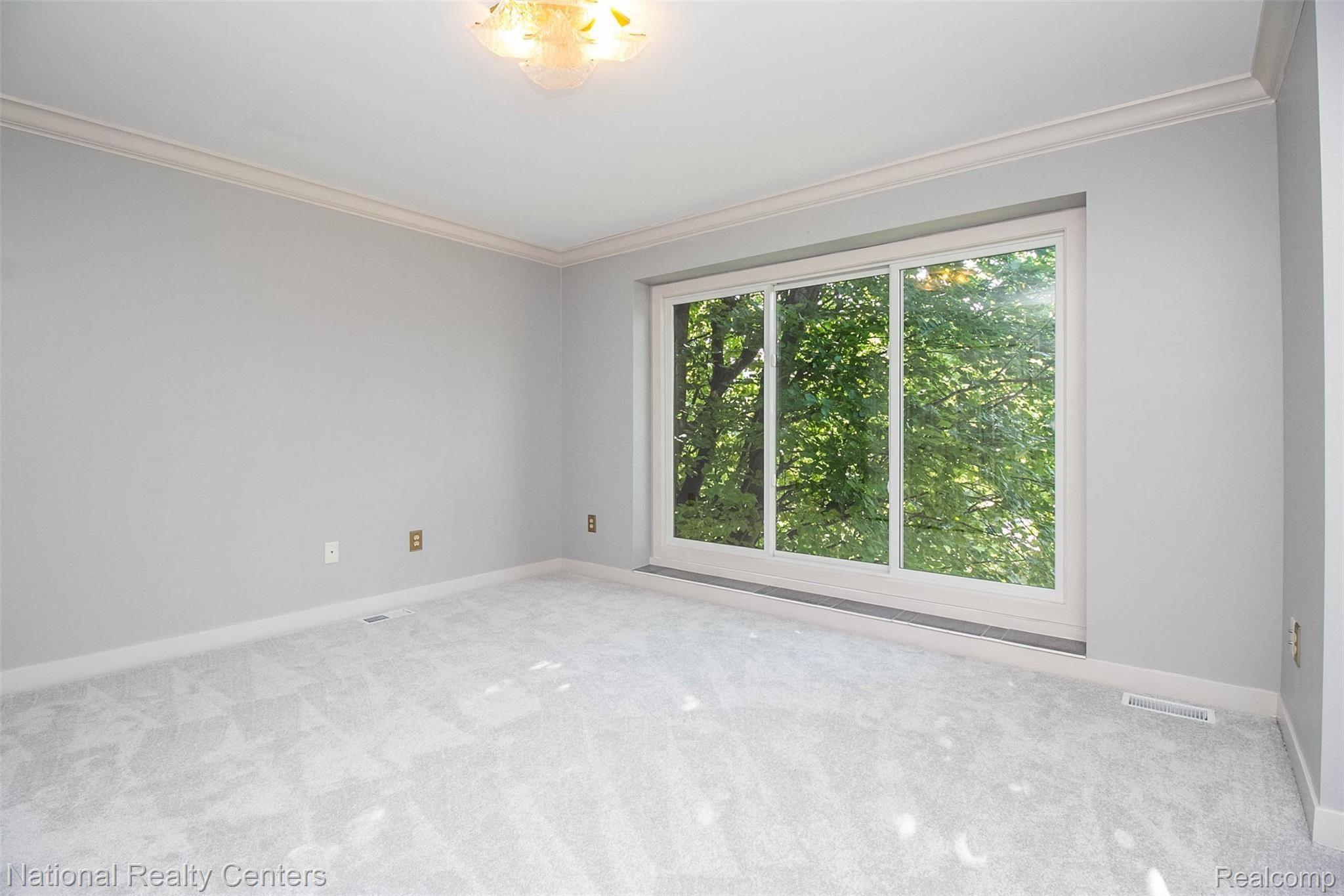 701 Stanford Circle Rochester, MI 48309 - Photo 29 of 43 28.jpg