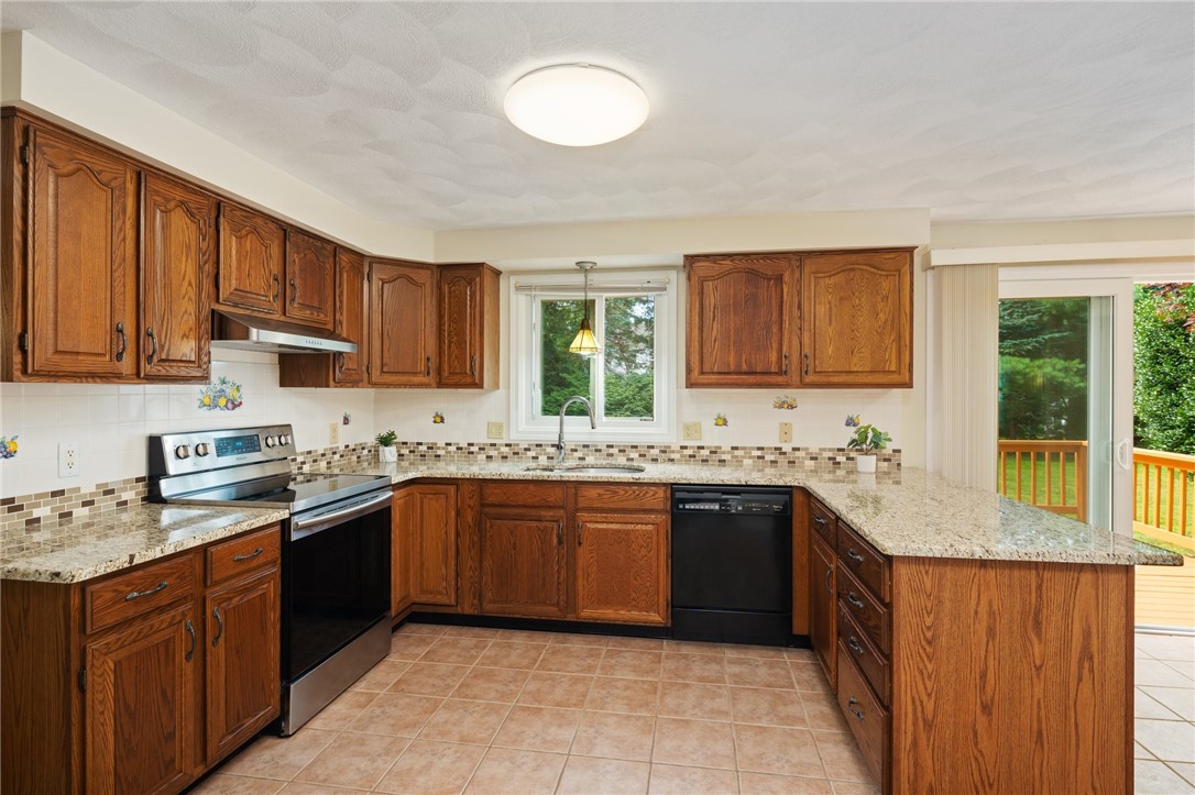 72 Scarborough Road Cumberland, RI 02864 - Photo 2 of 25 Gallery Image 2