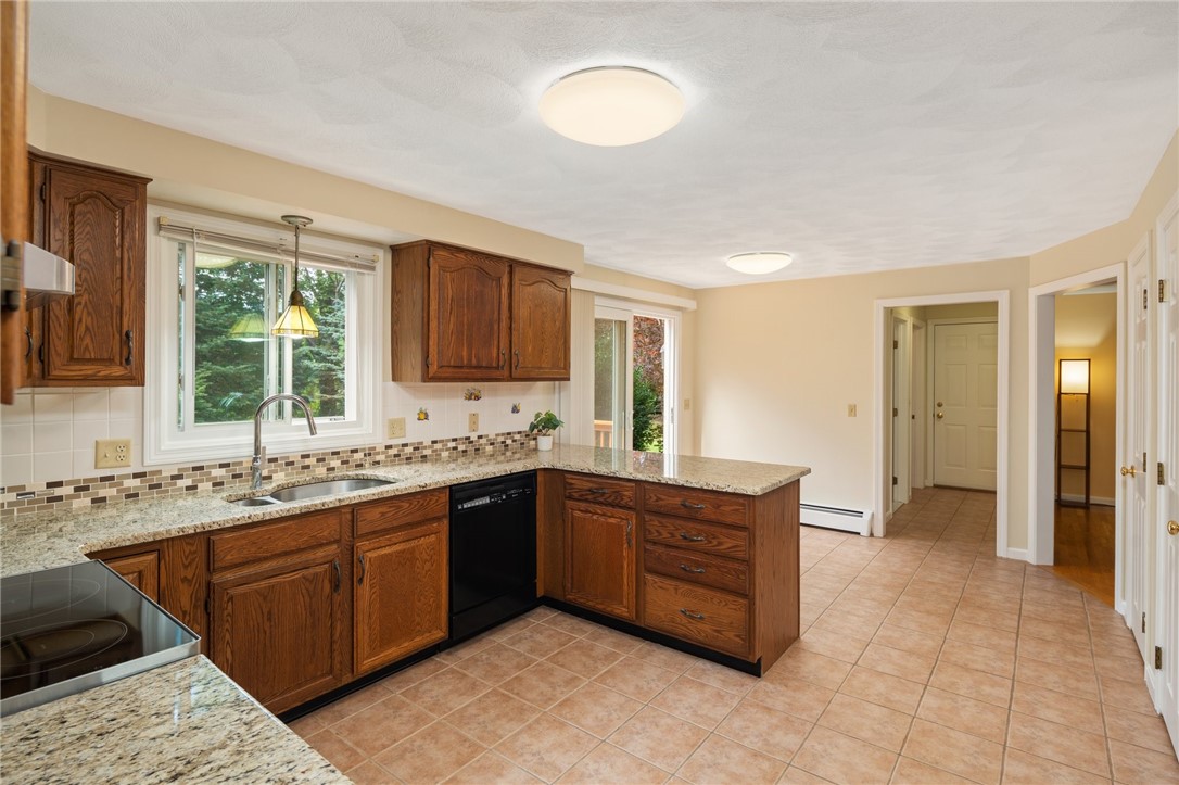 72 Scarborough Road Cumberland, RI 02864 - Photo 3 of 25 Gallery Image 3