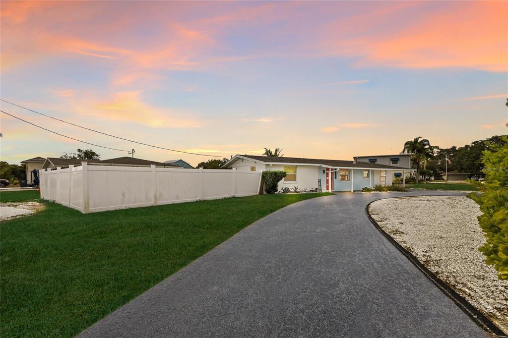 4107 Magnolia Drive Ellenton, FL 34222 - Photo 37 of 41 a view of a terrace with television