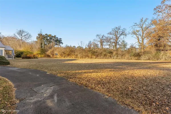 a view of an ocean and a building