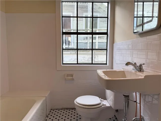 $1,000 | 8329 G Sycamore Street, New Orleans, LA 70118