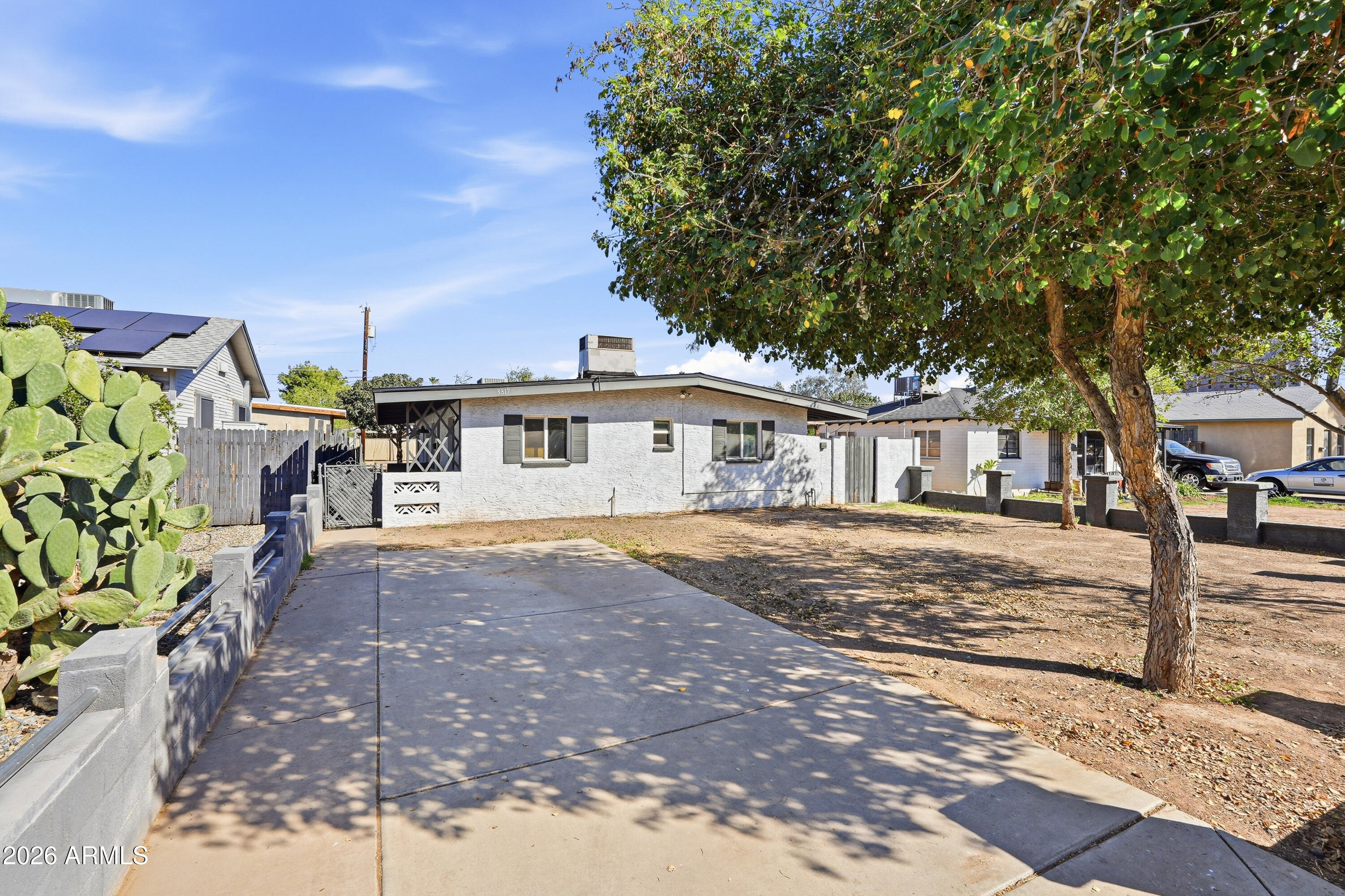 3817 North 9th Place Phoenix, AZ 85014 - Photo 2 of 20 Front side driveway