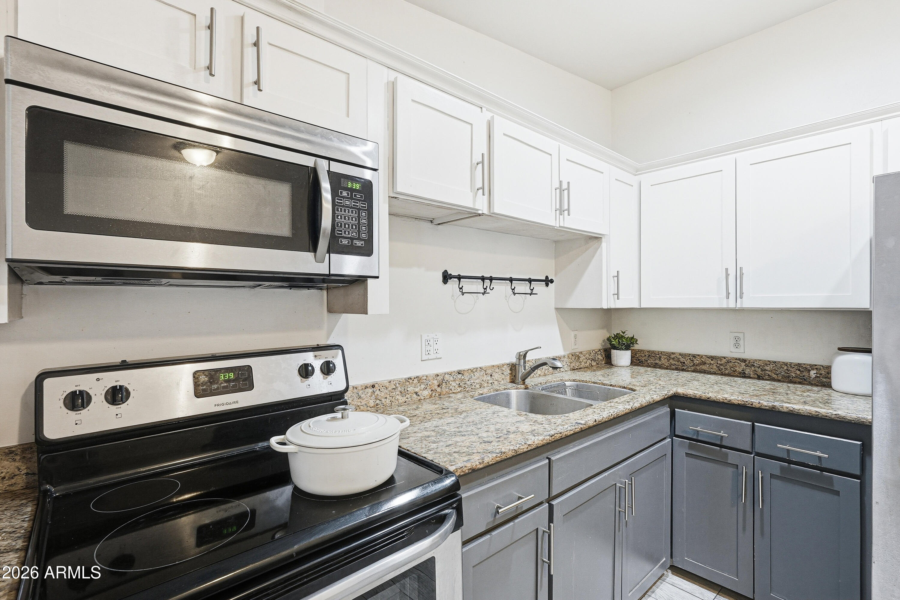 3817 North 9th Place Phoenix, AZ 85014 - Photo 6 of 20 Kitchen 1