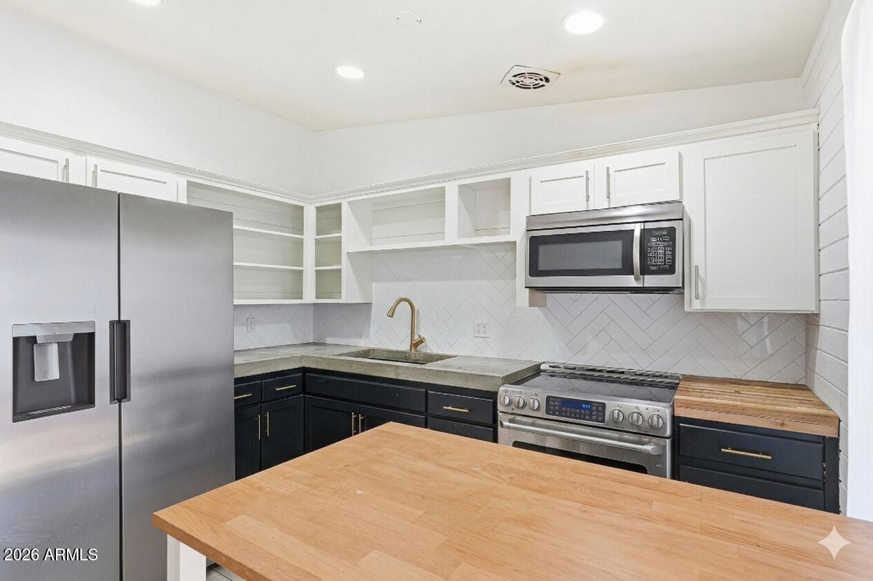 3817 North 9th Place Phoenix, AZ 85014 - Photo 8 of 20 AI generated Kitchen 2