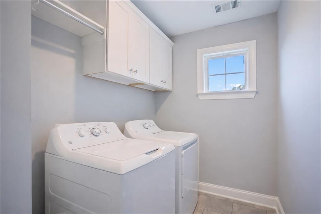 767 Fordham Road Grovetown, GA 30813 - Photo 18 of 32 a utility room with dryer and washer