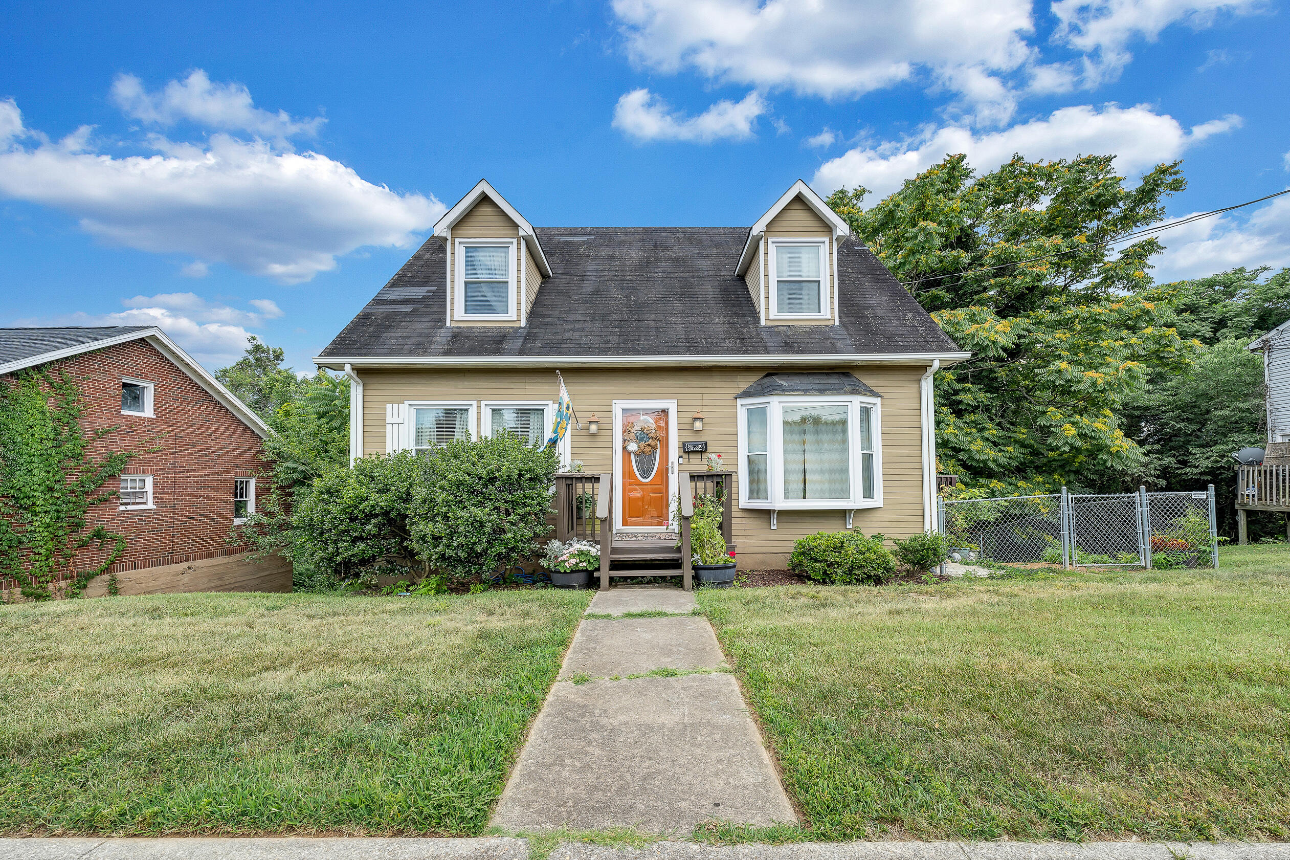 330 Rutherford Avenue Northwest Roanoke, VA 24016 - Photo 1 of 28 Rapid Imagery-7829