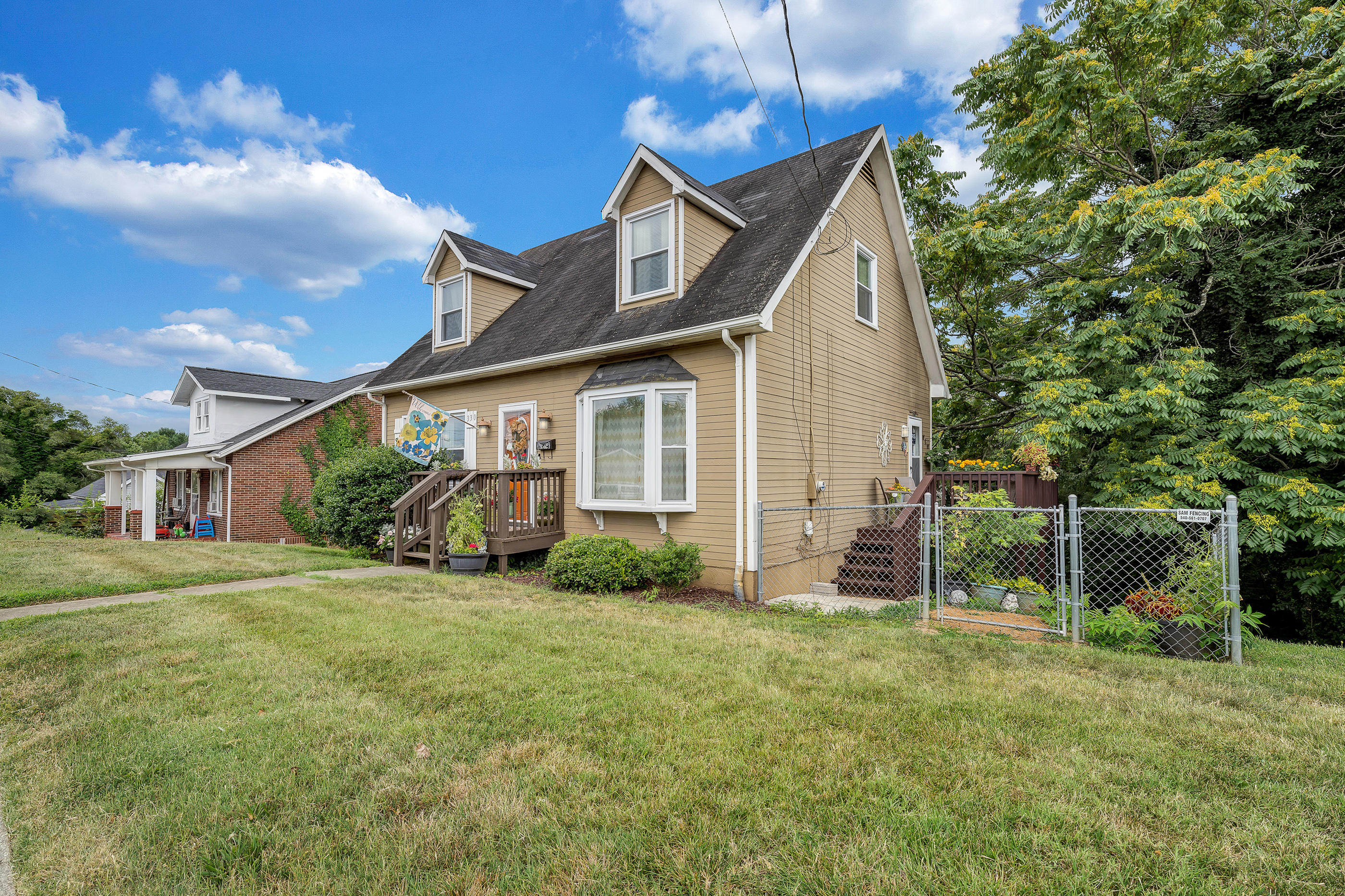 330 Rutherford Avenue Northwest Roanoke, VA 24016 - Photo 3 of 28 Rapid Imagery-7827