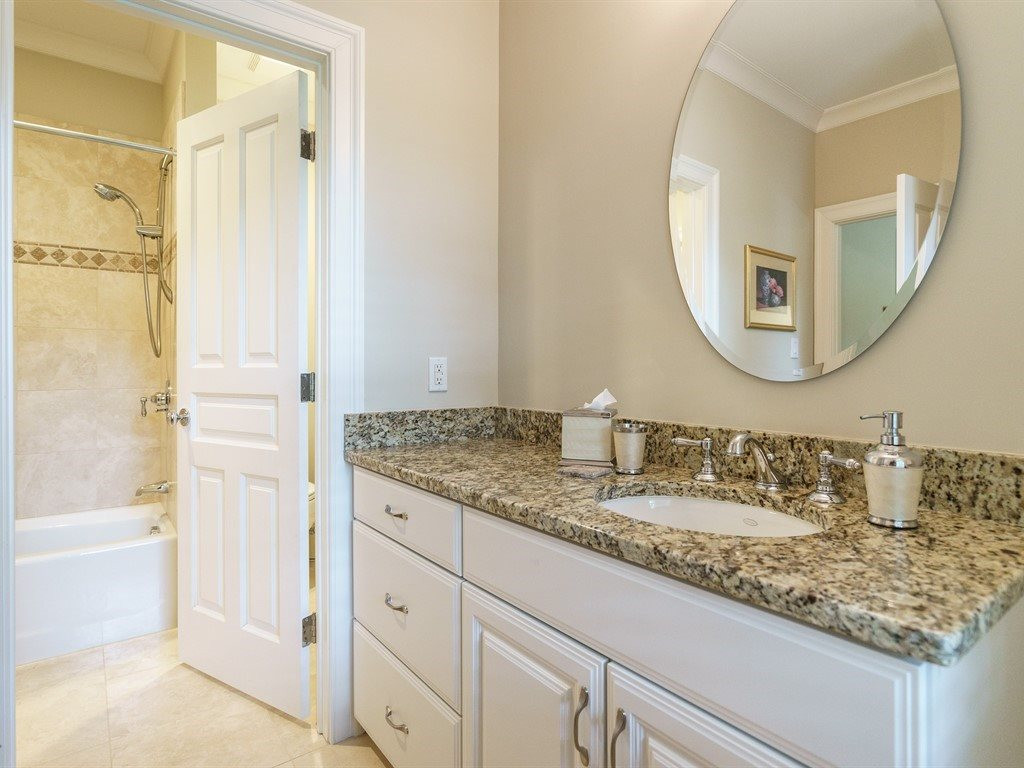 713 Yarmouth Road Raleigh, NC 27607 - Photo 19 of 30 Bathroom