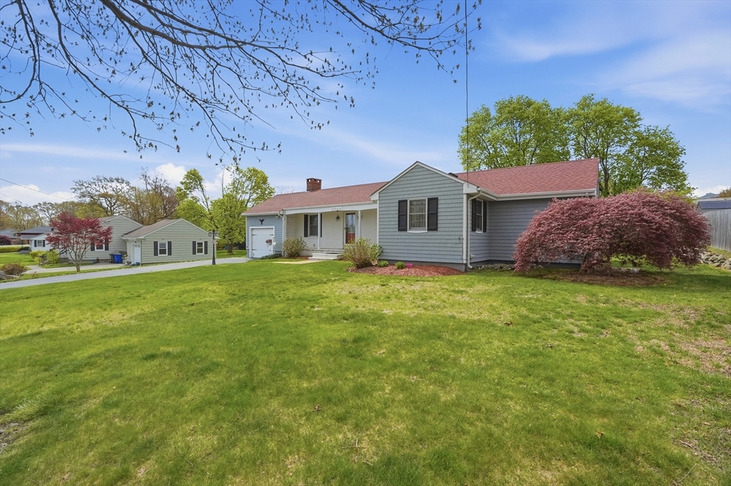 121 Wood Street Fall River, MA 02721 - Photo 4 of 41