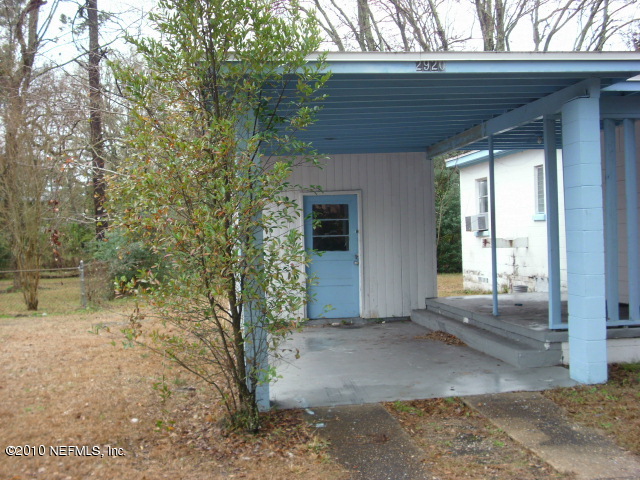 2920 Begonia Road Jacksonville, FL 32209 - Photo 3 of 6 Carport