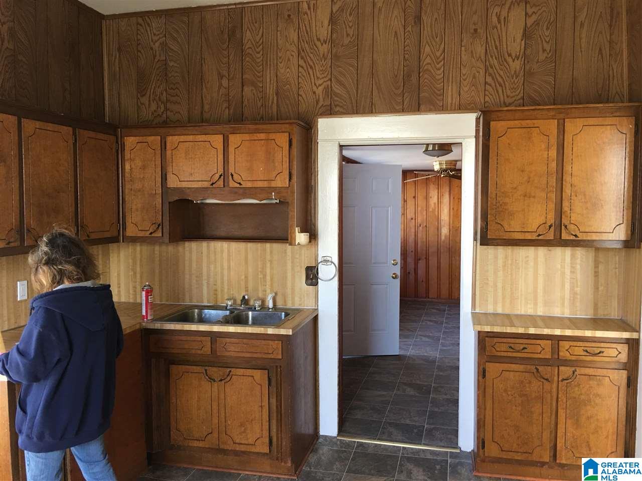 609 27th Street Southwest Birmingham, AL 35211 - Photo 8 of 13