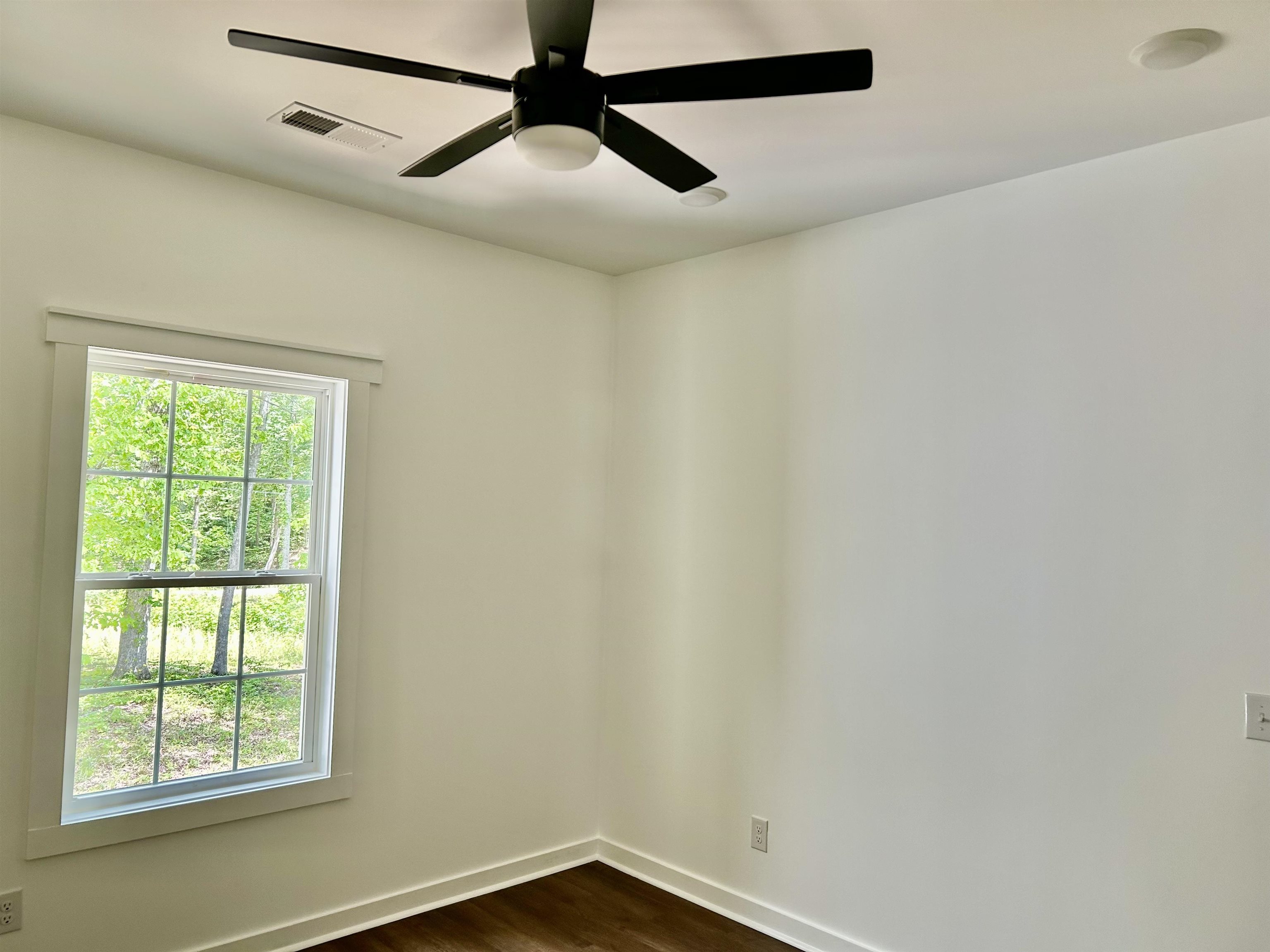 35 Grapevine Cove Counce, TN 38326 - Photo 10 of 25 an empty room with a window