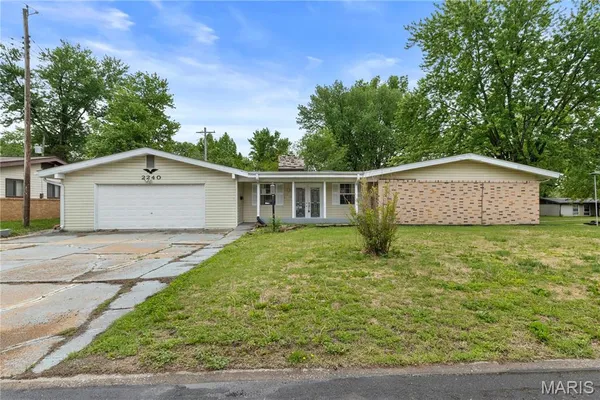 $225,000 | 2240 Brook Drive, Florissant, MO 63033
