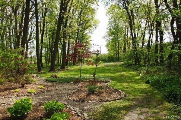 6316 Scully Road Dexter, MI 48130 - Photo 20 of 24 Landscaping