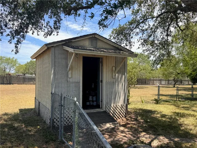 $309,900 | 296 County Road 1601, Alice, TX 78332