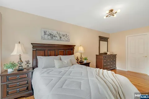 $899,000 | 28 Pitcairn Avenue, Ho-Ho-Kus, NJ 07423
