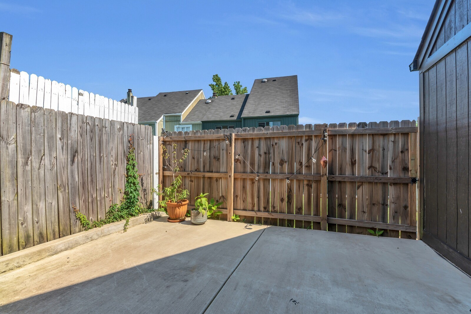 210 Raintree Drive Hermitage, TN 37076 - Photo 27 of 30 a balcony with a table and chairs