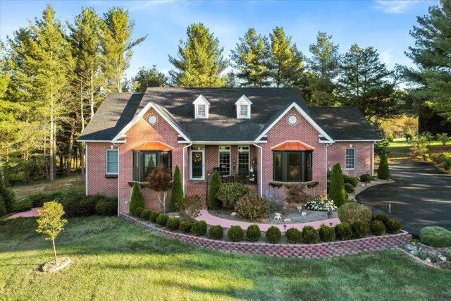 $849,500 | 40 Birdsong Lane, Edinburg, VA 22824