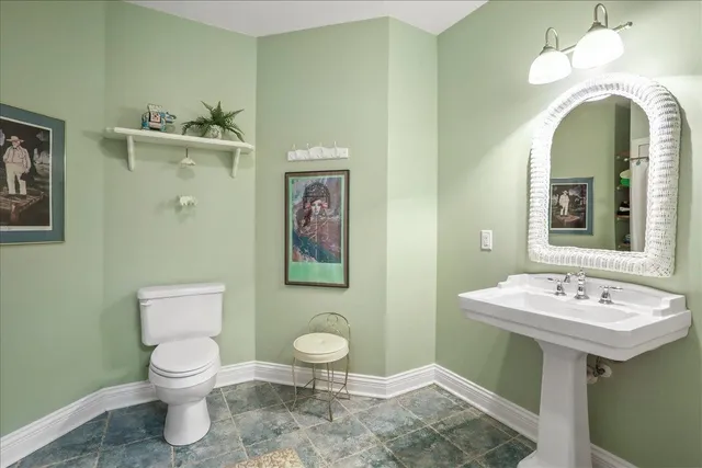 $849,500 | 40 Birdsong Lane, Edinburg, VA 22824