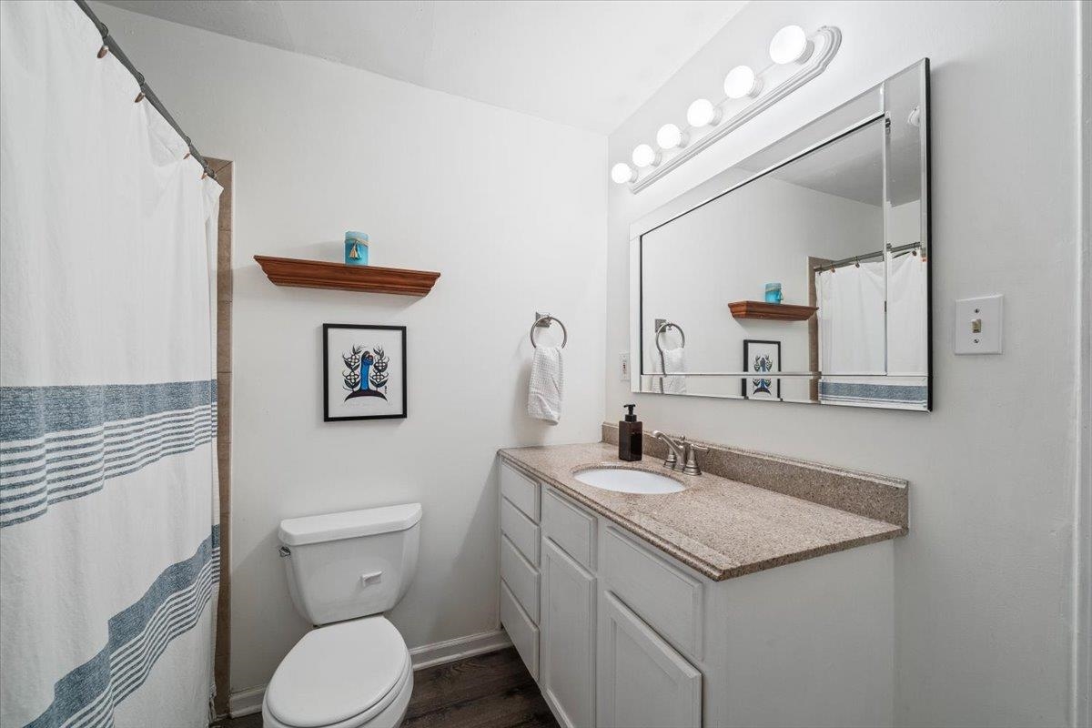 436 Cardinal Drive Collierville, TN 38017 - Photo 18 of 32 a bathroom with a sink a toilet and mirror