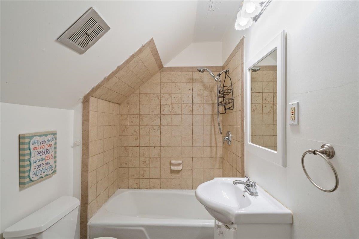 436 Cardinal Drive Collierville, TN 38017 - Photo 21 of 32 a bathroom with a sink toilet and shower