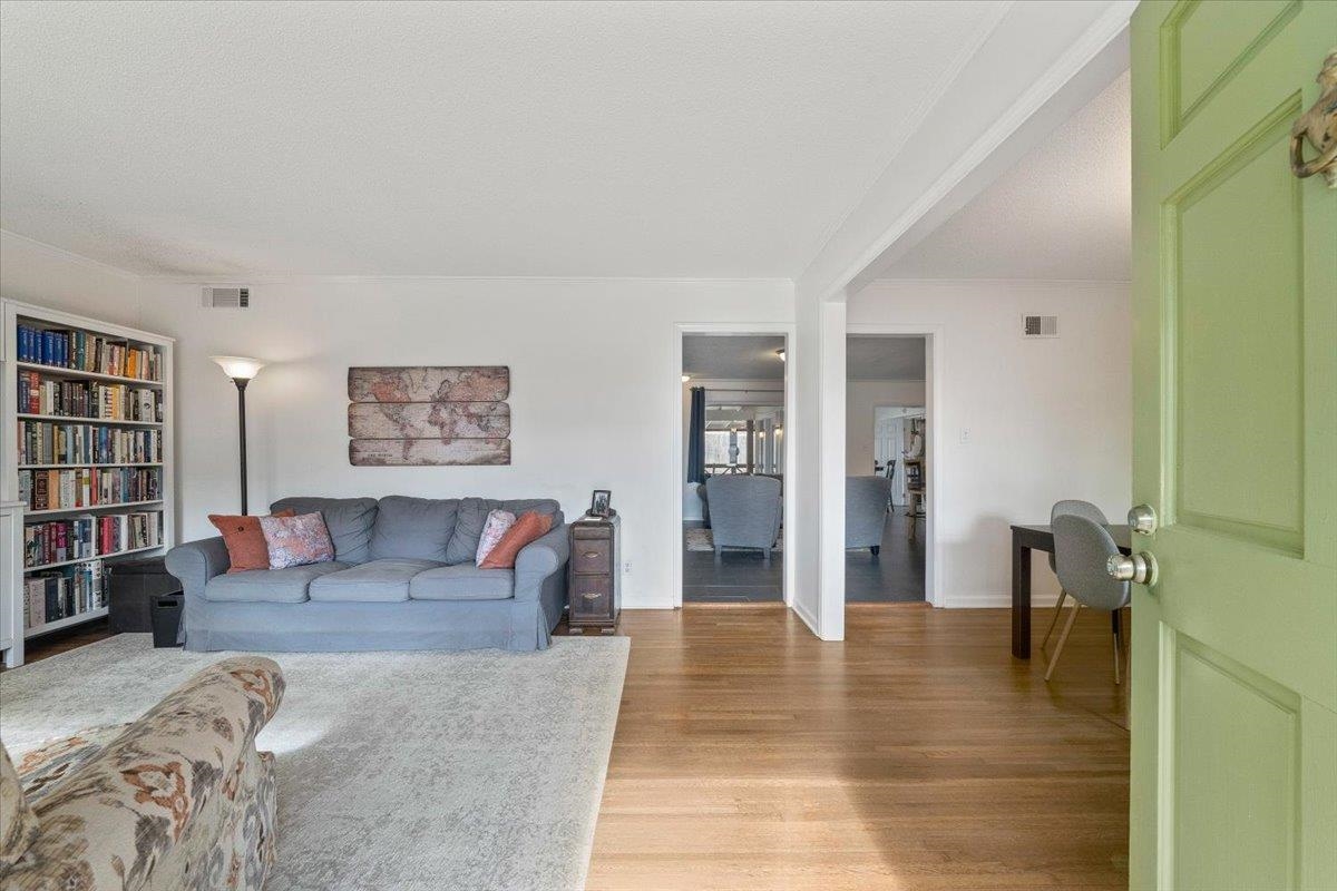 436 Cardinal Drive Collierville, TN 38017 - Photo 3 of 32 a living room with furniture and a book shelf