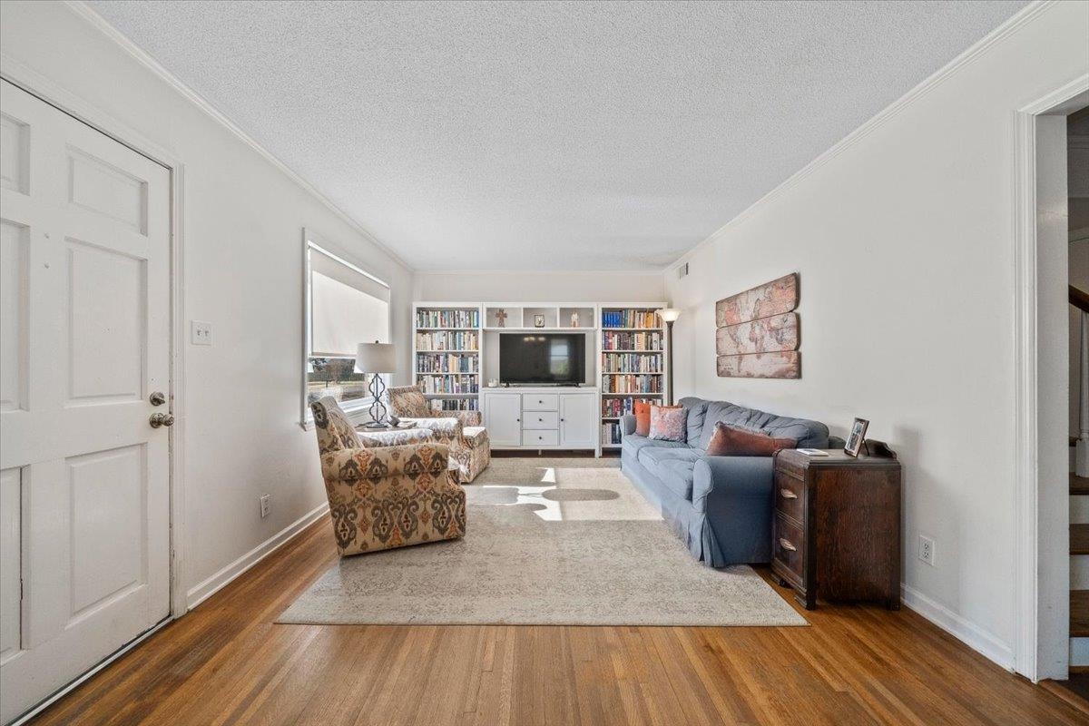 436 Cardinal Drive Collierville, TN 38017 - Photo 4 of 32 a living room with furniture and wooden floor