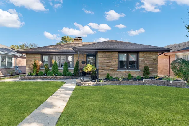 $430,000 | 9111 South 55th Avenue, Oak Lawn, IL 60453