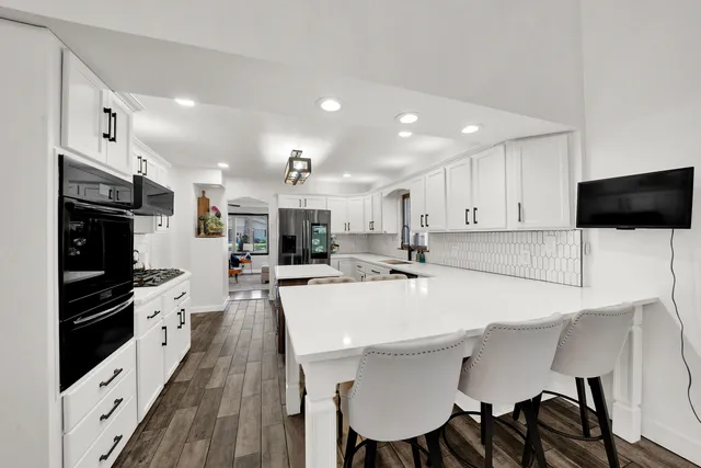 $430,000 | 9111 South 55th Avenue, Oak Lawn, IL 60453