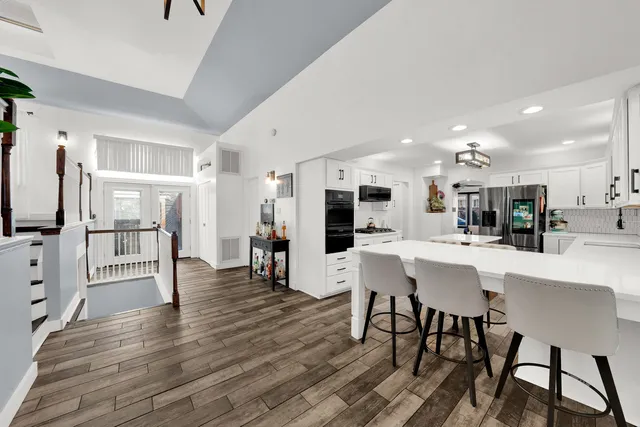 $430,000 | 9111 South 55th Avenue, Oak Lawn, IL 60453