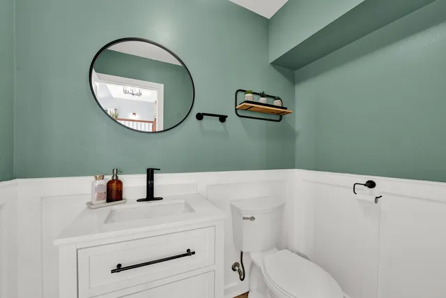 $430,000 | 9111 South 55th Avenue, Oak Lawn, IL 60453