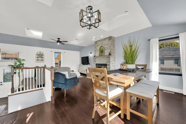 $430,000 | 9111 South 55th Avenue, Oak Lawn, IL 60453