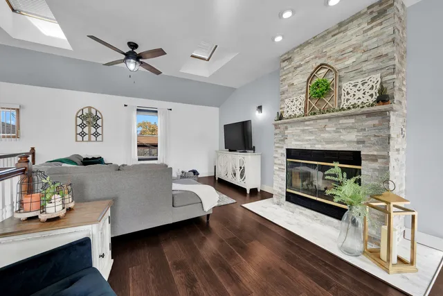 $430,000 | 9111 South 55th Avenue, Oak Lawn, IL 60453