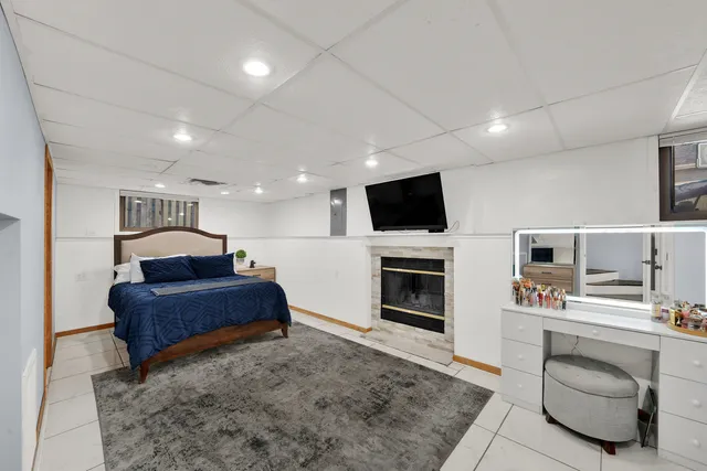 $430,000 | 9111 South 55th Avenue, Oak Lawn, IL 60453