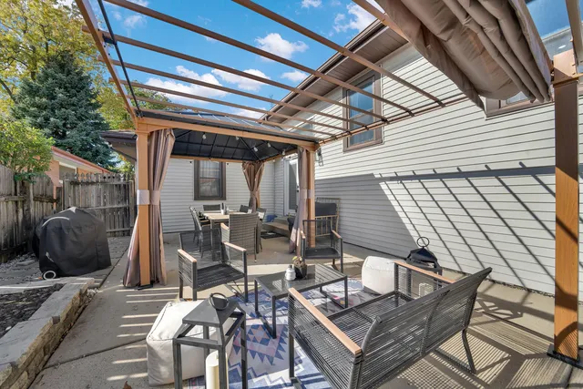 $430,000 | 9111 South 55th Avenue, Oak Lawn, IL 60453