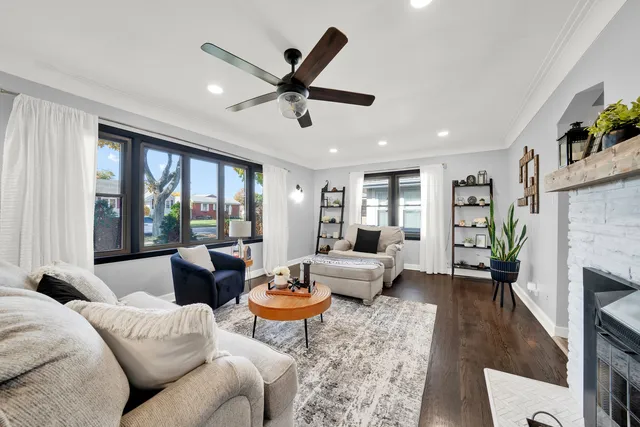 $430,000 | 9111 South 55th Avenue, Oak Lawn, IL 60453