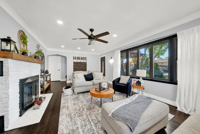 $430,000 | 9111 South 55th Avenue, Oak Lawn, IL 60453