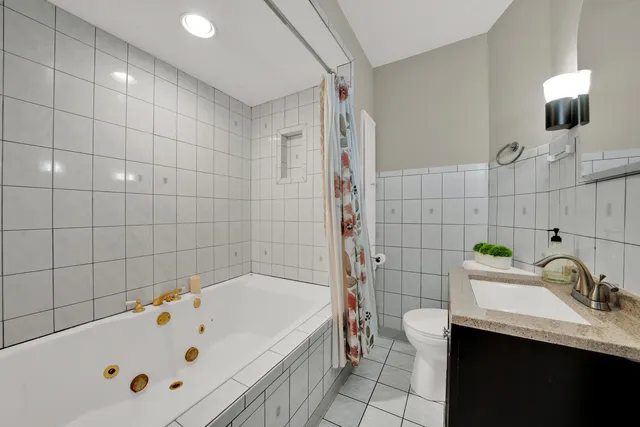 $430,000 | 9111 South 55th Avenue, Oak Lawn, IL 60453