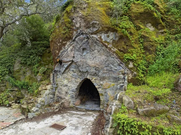 $4,950,000 | 3035 Canyon Road, Burlingame, CA 94010