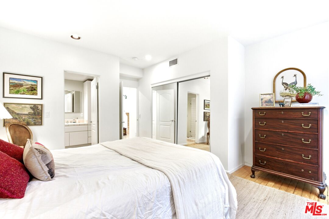 10055 Reevesbury Drive Beverly Hills, CA 90210 - Photo 14 of 36