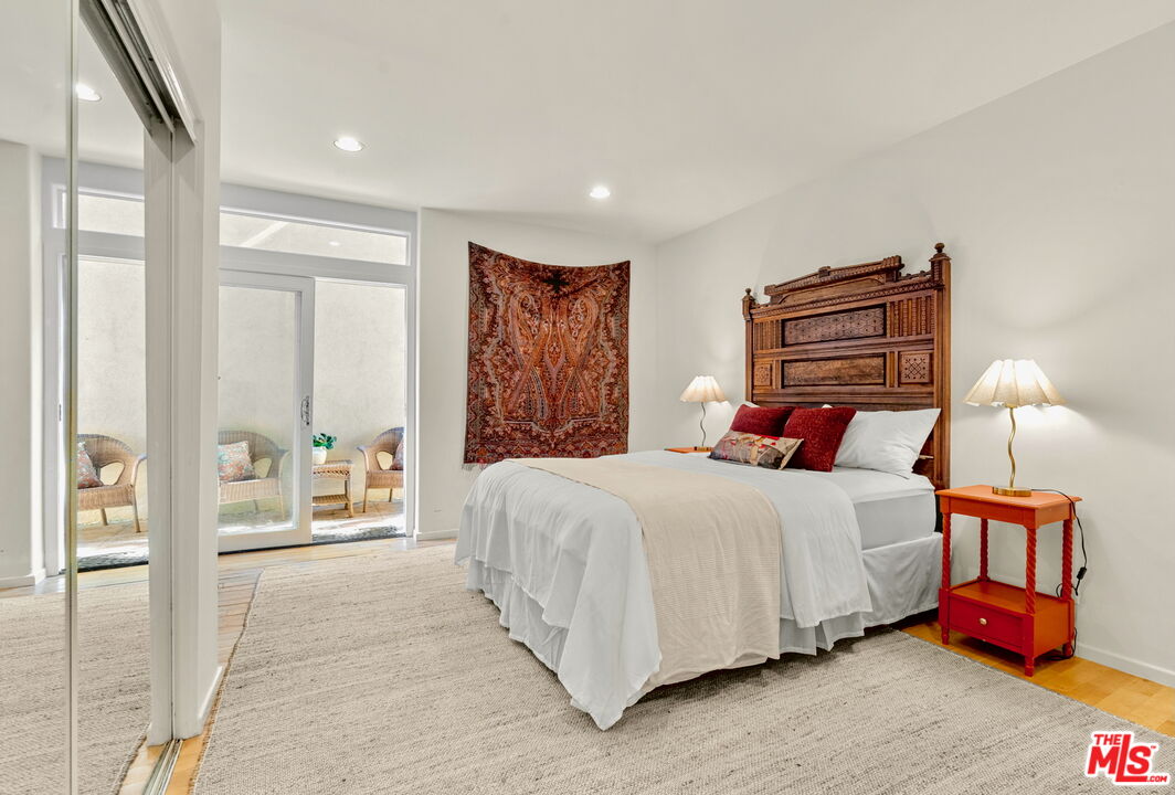 10055 Reevesbury Drive Beverly Hills, CA 90210 - Photo 15 of 36