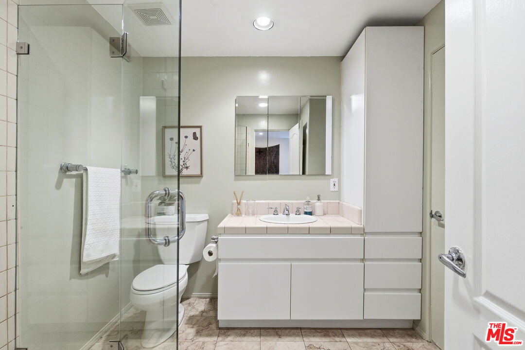 10055 Reevesbury Drive Beverly Hills, CA 90210 - Photo 17 of 36