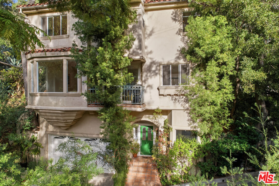 10055 Reevesbury Drive Beverly Hills, CA 90210 - Photo 2 of 36