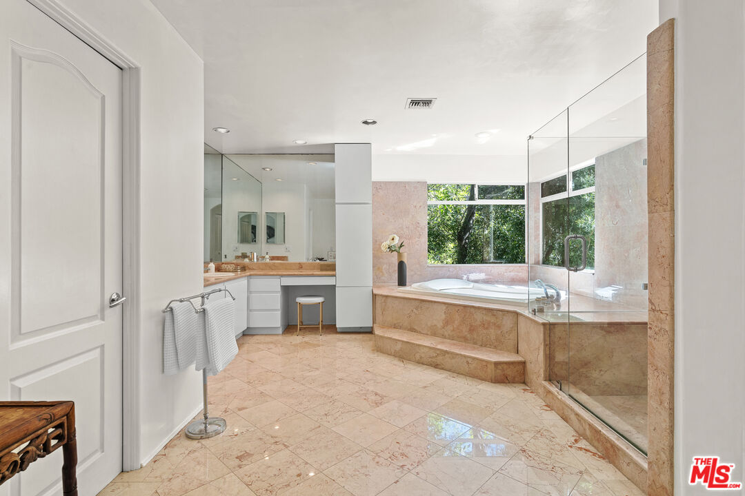 10055 Reevesbury Drive Beverly Hills, CA 90210 - Photo 24 of 36