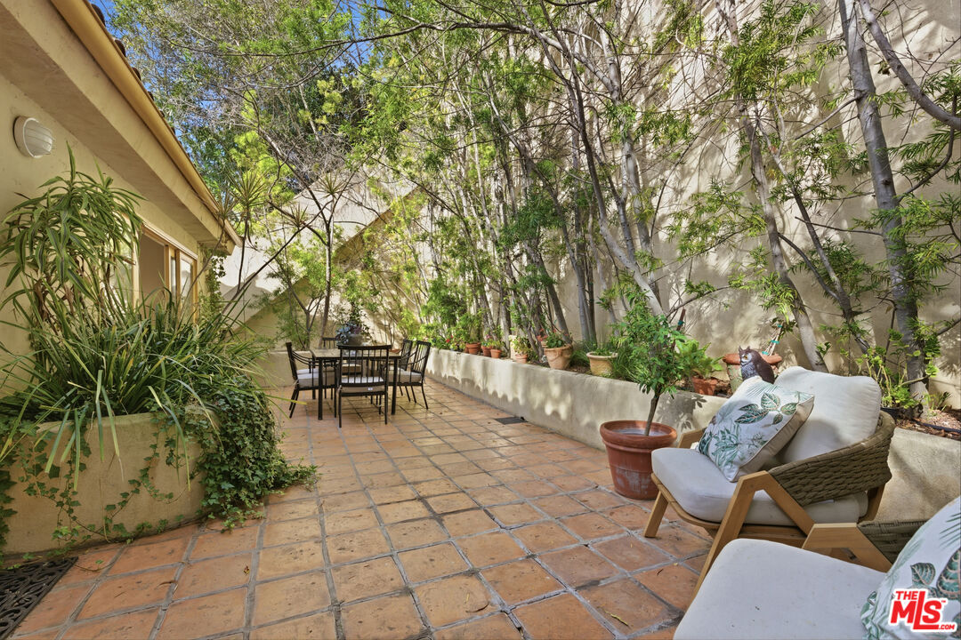 10055 Reevesbury Drive Beverly Hills, CA 90210 - Photo 29 of 36